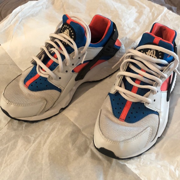 Nike Shoes - Women’s Nike Hurrache 8.5